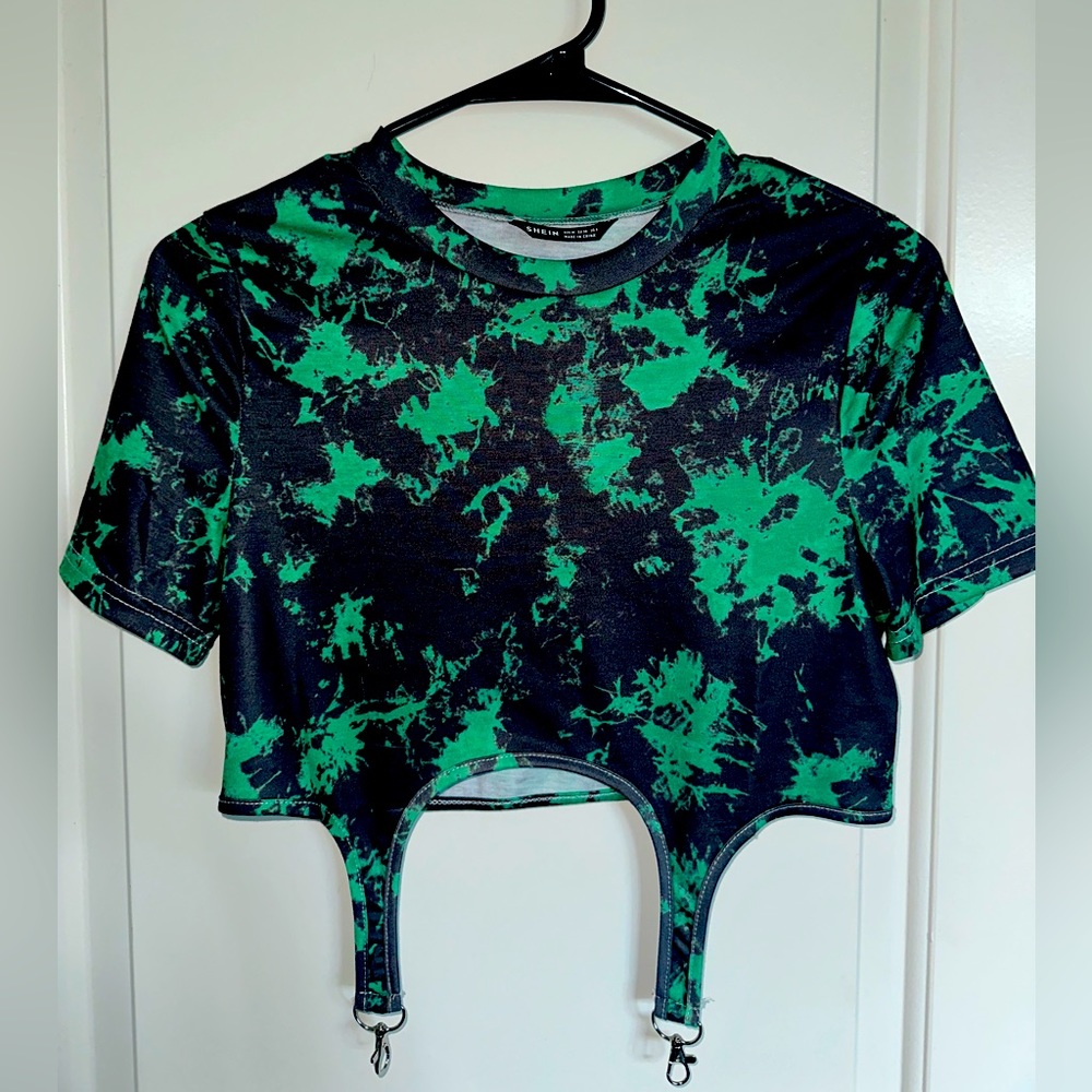 SHEIN Tie-Dye Belt Loop Crop Top 💚🖤💚🖤